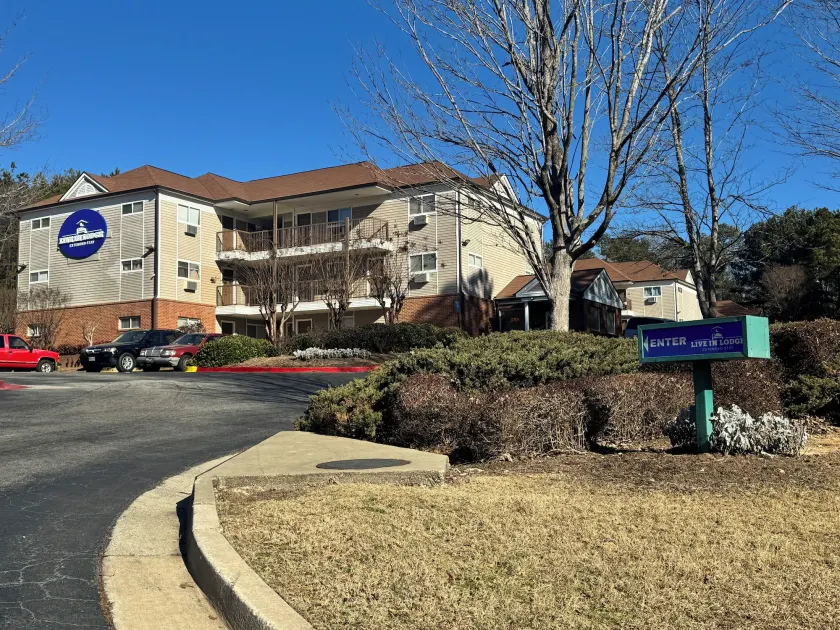 Live In Lodge Lithia Springs - Image 1