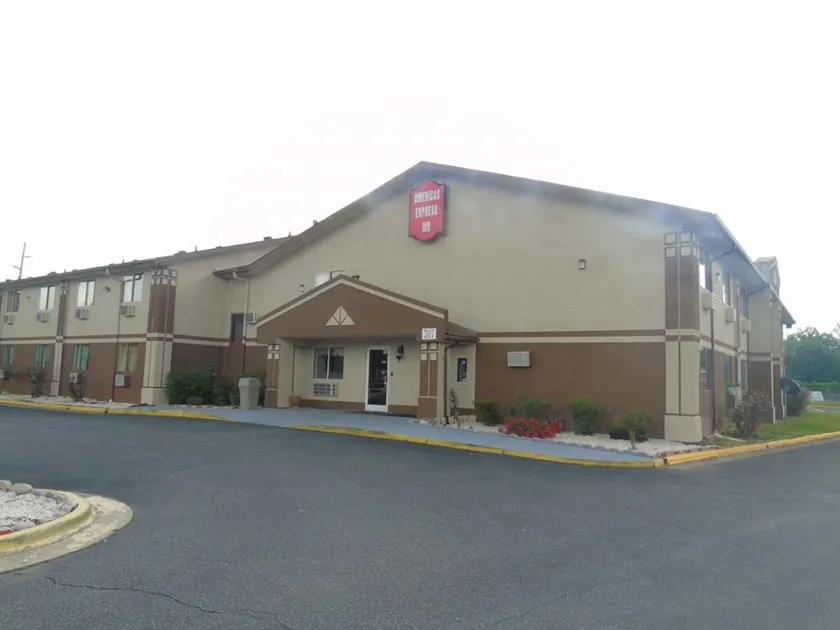 Americas Express Inn Rocky Mount - Image 1