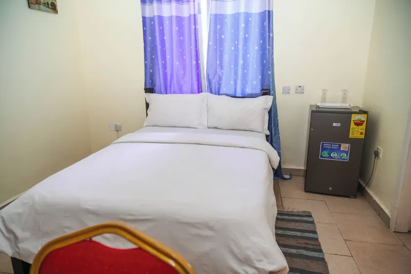 HILLS HAVEN HOTEL - Image 1