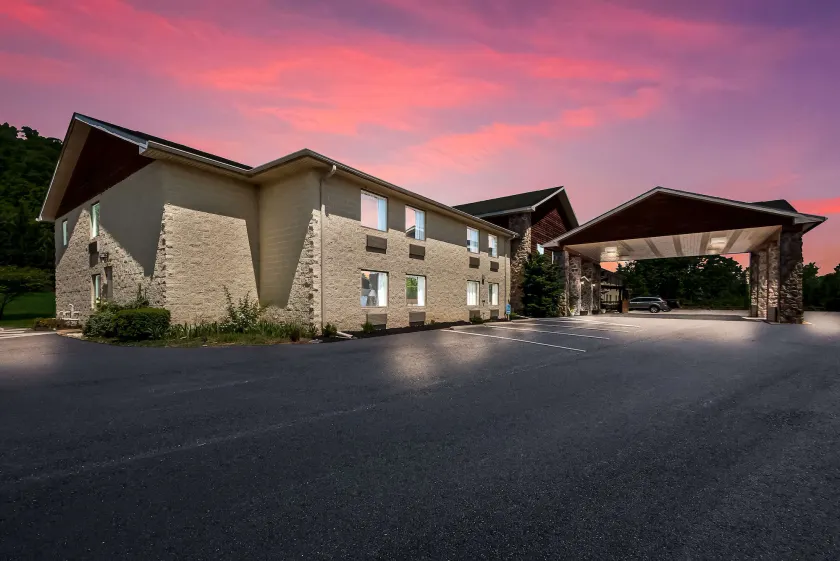 SureStay Plus Hotel by Best Western Berkeley Springs - Image 1