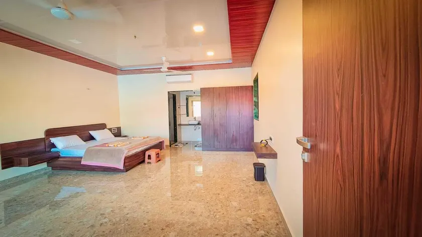 S R Resort - Camera