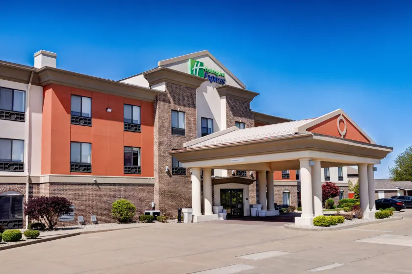 Holiday Inn Express & Suites Shelbyville Indianapolis by IHG - Image 1