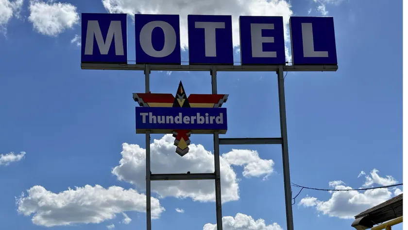 Thunderbird Motel Hillsboro - Image 1