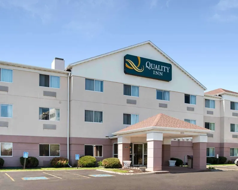 Quality Inn Brooklyn Center - Image 1