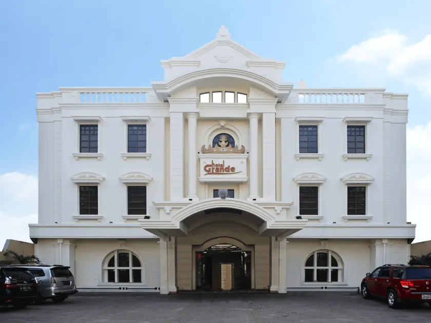 Grande Hotel Lampung Powered by Archipelago - Image 1
