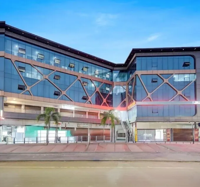 Hotel Lakeview Vadodara - Image 1