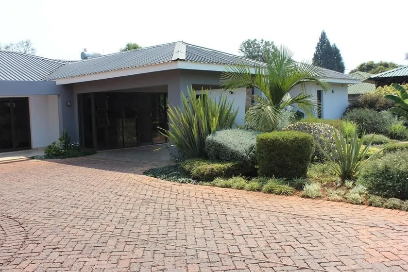 Sarum Lodge - Image 1