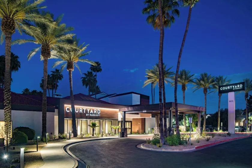 Courtyard by Marriott Phoenix North - Image 1