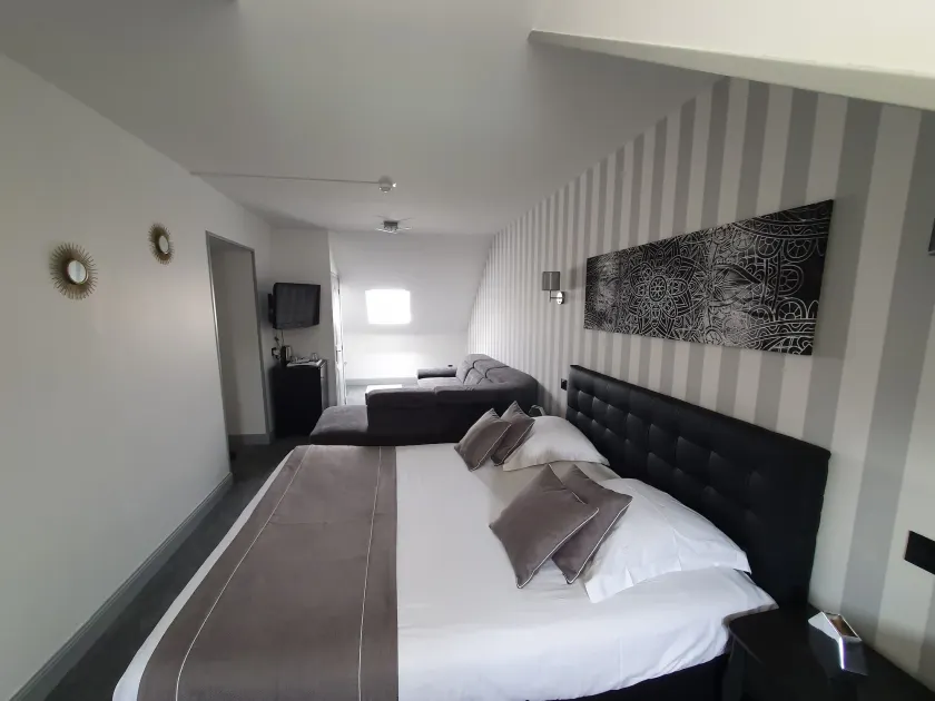 Hotel Le Saint-Yves - Image 1