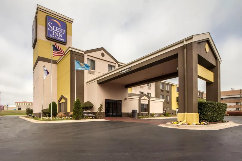 Sleep Inn & Suites Tulsa Central I-44 - Image 1
