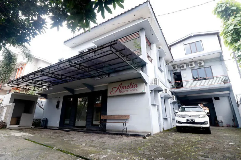 RedDoorz Plus near Undip Tembalang - Image 1