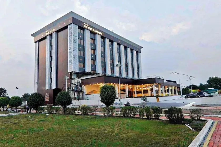 Hotel Grand Sarowar - Image 1