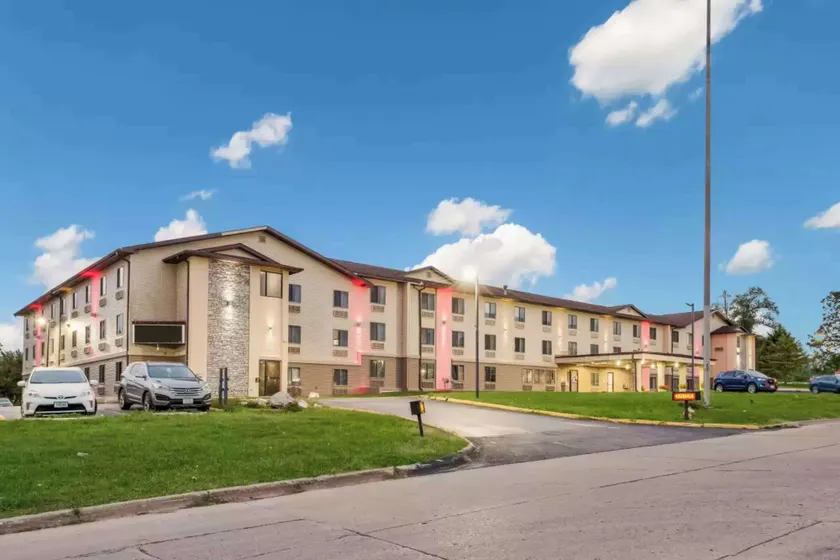 Sonesta Essential Des Moines - Image 1