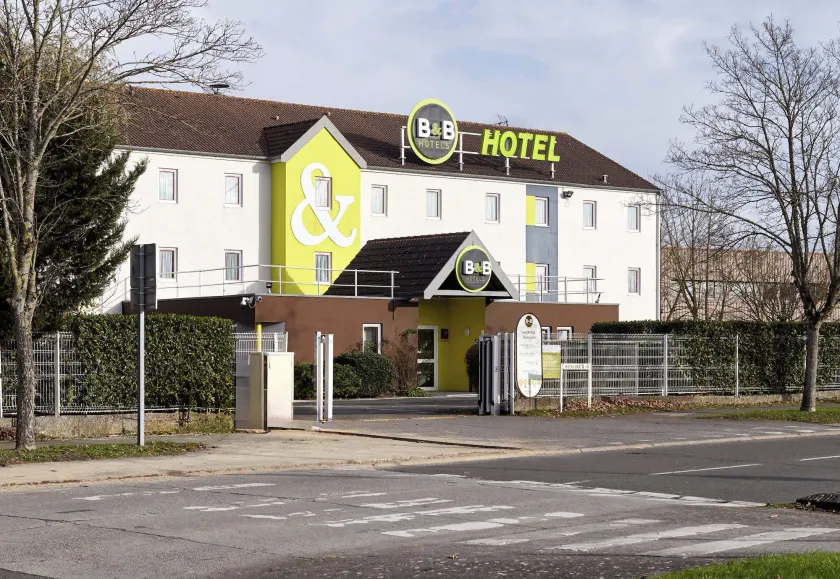 B&B HOTEL Maurepas 3 étoiles - Image 1