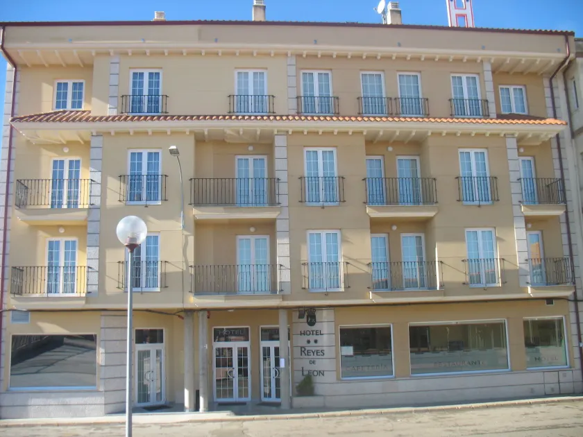 Hotel Reyes De León - Image 1