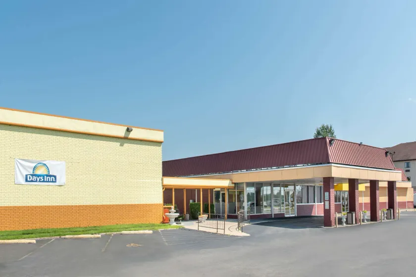 Days Inn by Wyndham Salem, Illinois - Image 1