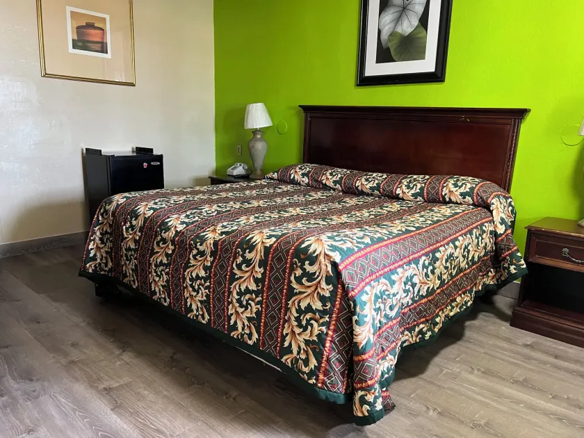 Travel Inn Motel - Image 1