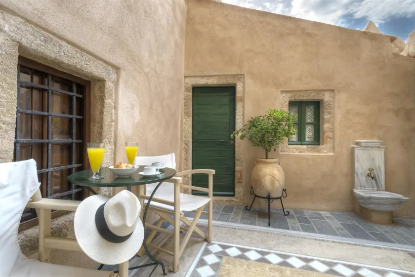 Ritsos Guesthouse - Image 1