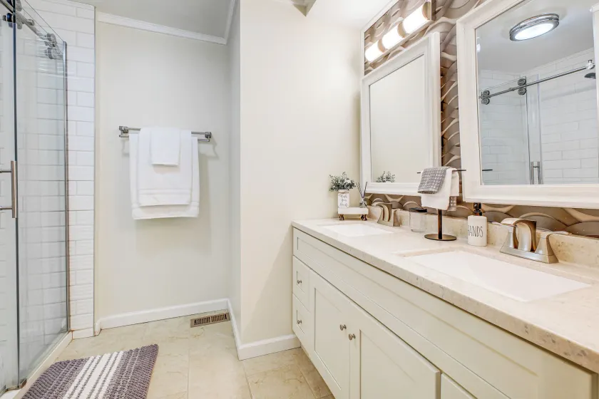 Family-friendly Home w/ Hot Tub, Near Lake George! - Interiør