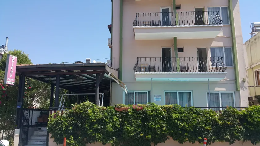 Cicek Hotel & Apartments - Image 1