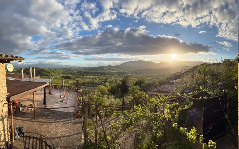 Hillside home with fantastic view - 7 beds - only 1h from Rome - Image 1