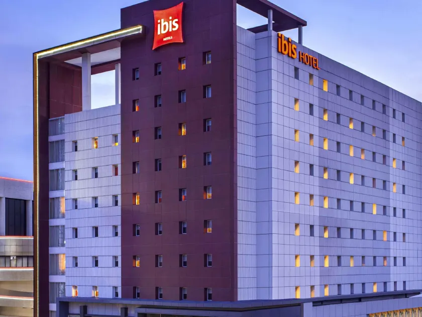 Ibis Surabaya City Center - Image 1
