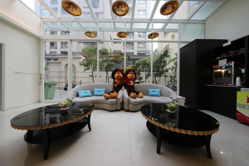 M Hotel - Image 1