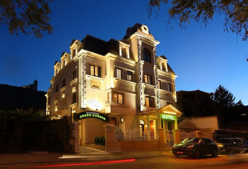 Hotel Green Garden - Image 1