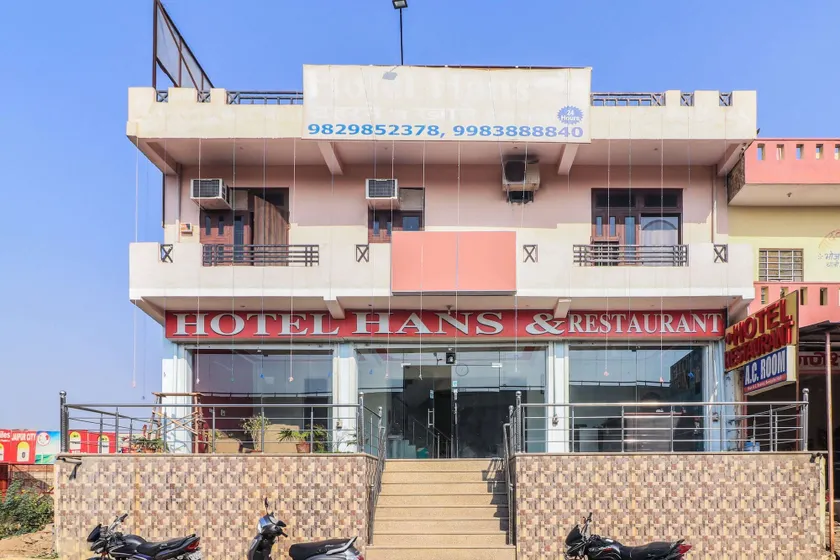 OYO 24228 Hotel Hans - Image 1