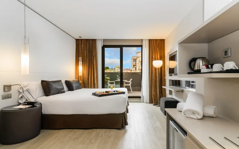 Hotel Grums Barcelona - Image 1