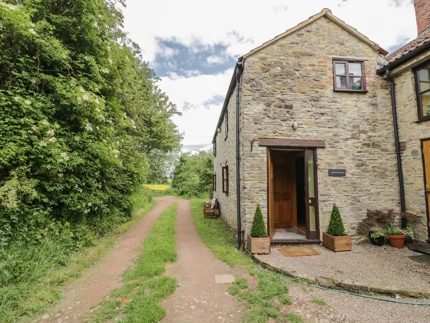 Cottage on the Common - Image 1