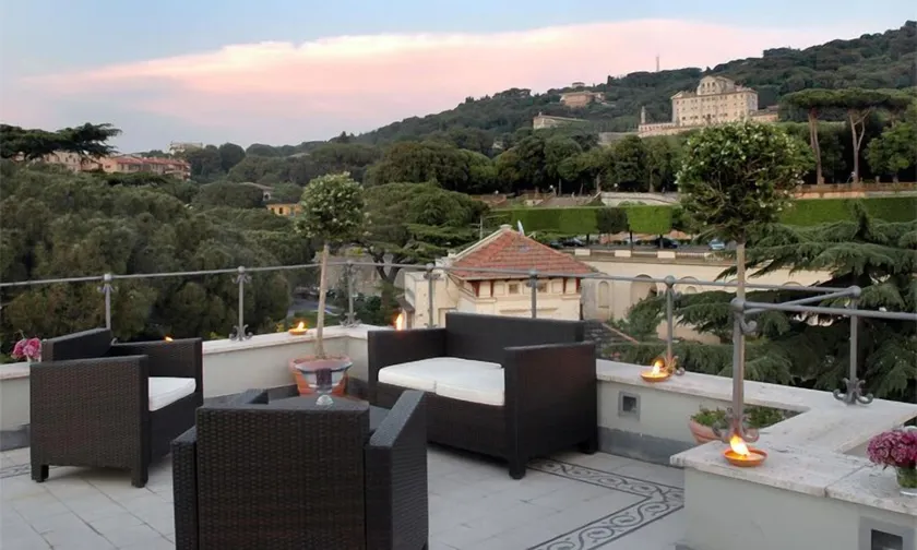 Hotel Flora - Image 1