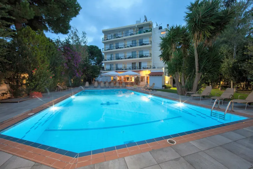 Thomas Beach Hotel - Image 1