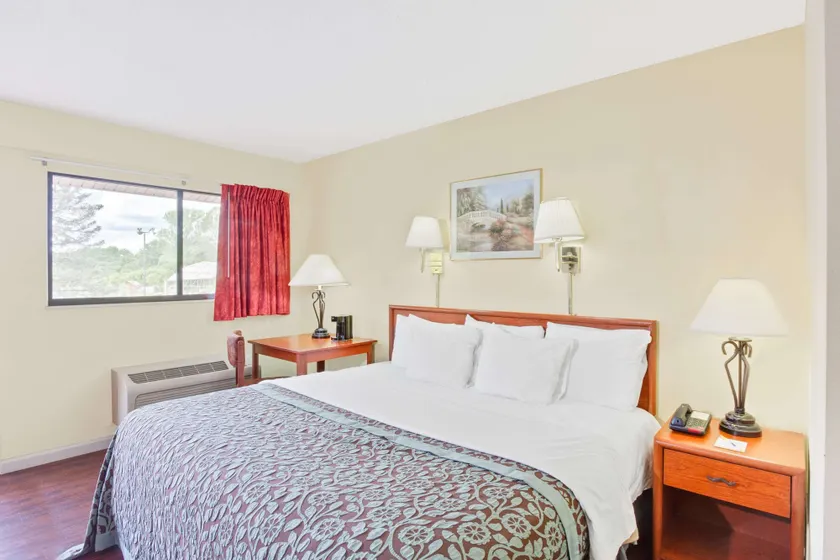 Days Inn by Wyndham Athens - Image 1