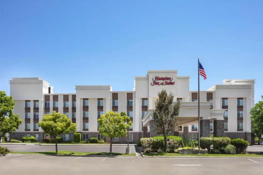 Hampton Inn & Suites Fresno - Image 1