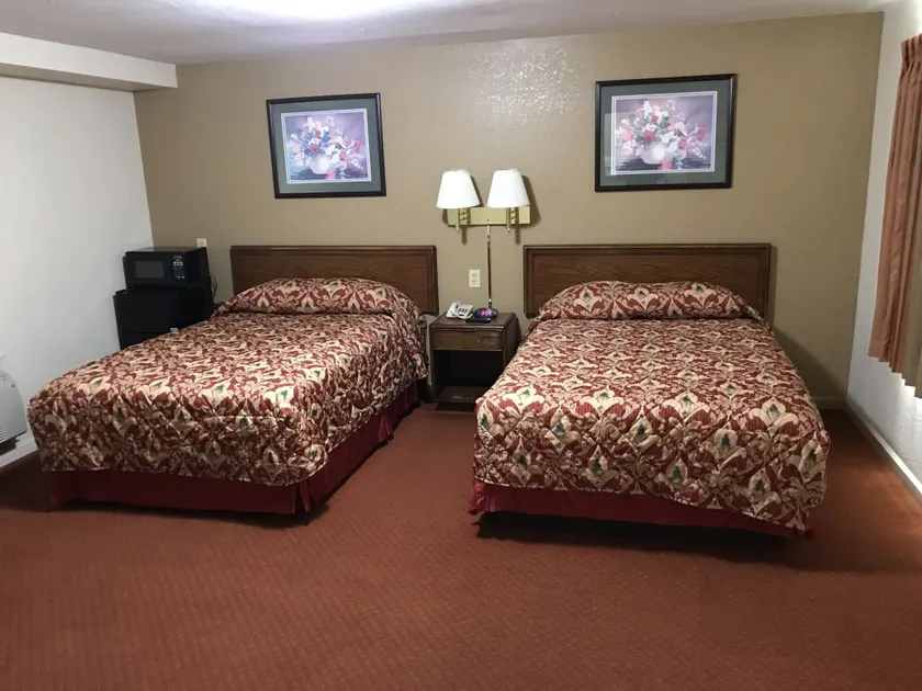 Travelers Inn - Image 1