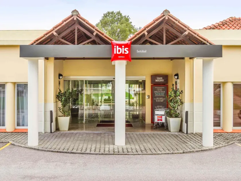 Hotel ibis Setubal - Image 1
