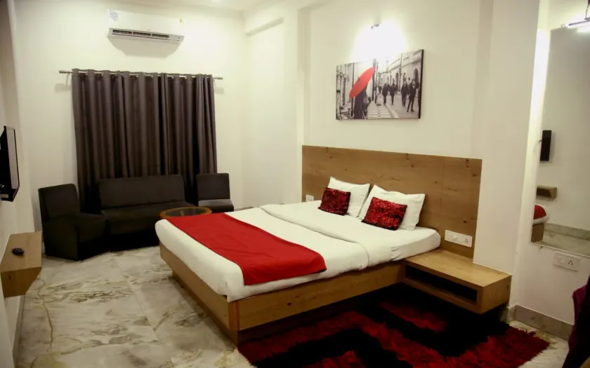 Hotel Nisha Nest - Image 1