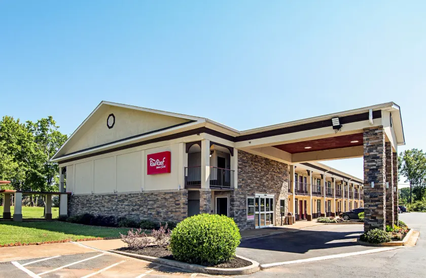 Red Roof Inn & Suites Greenwood, SC - Image 1