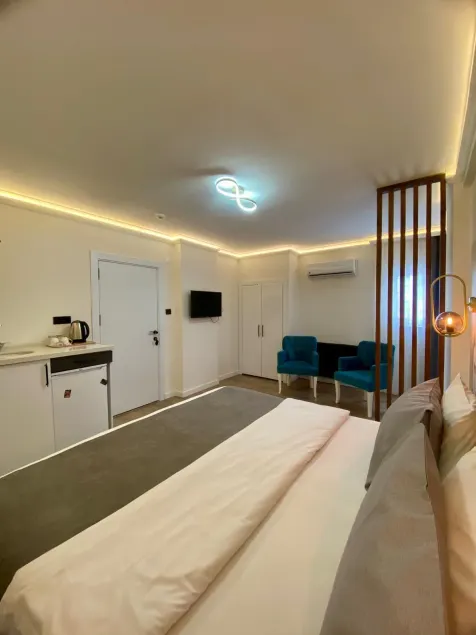 Golden Life Suite - Image 1
