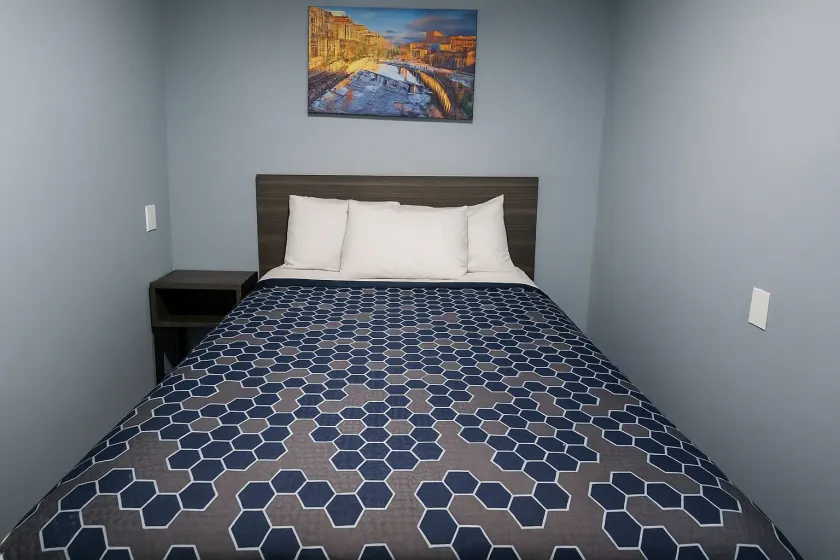 Hillsboro Inn & Suites - Image 1