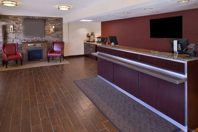 Super 8 by Wyndham Deerfield - Northbrook - Hall