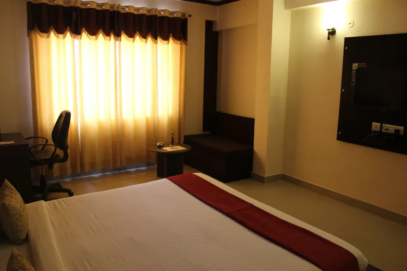 Hotel Savi Regency - Image 1