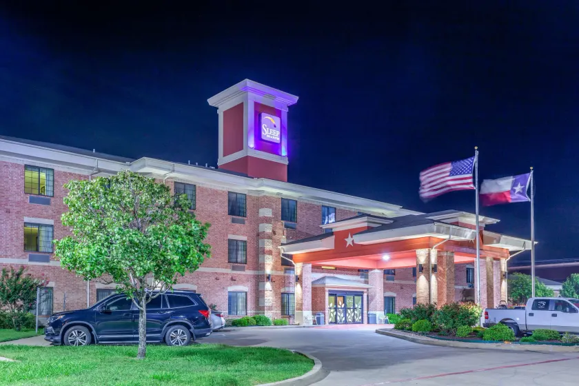 Sleep Inn & Suites Hewitt - South Waco - Image 1