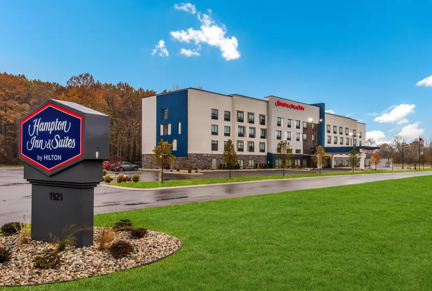 Hampton Inn & Suites Benton Harbor - Image 1