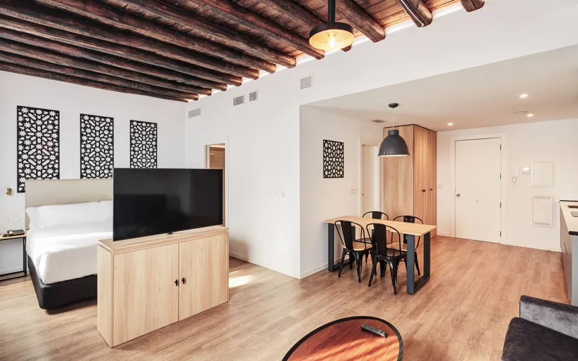 Sercotel Granada Suites - Rum