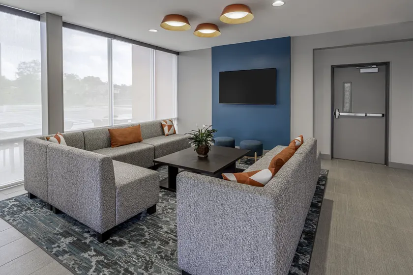 avid hotels Milwaukee West - Waukesha by IHG - Lobby