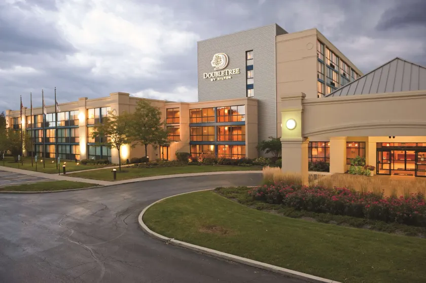 DoubleTree by Hilton Chicago - Arlington Heights - Image 1