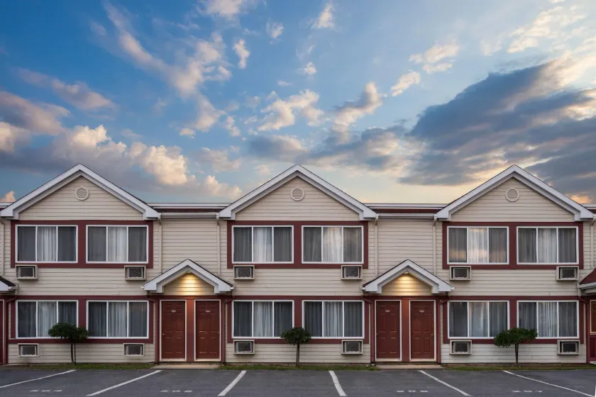 Travelodge by Wyndham Drummondville - Image 1
