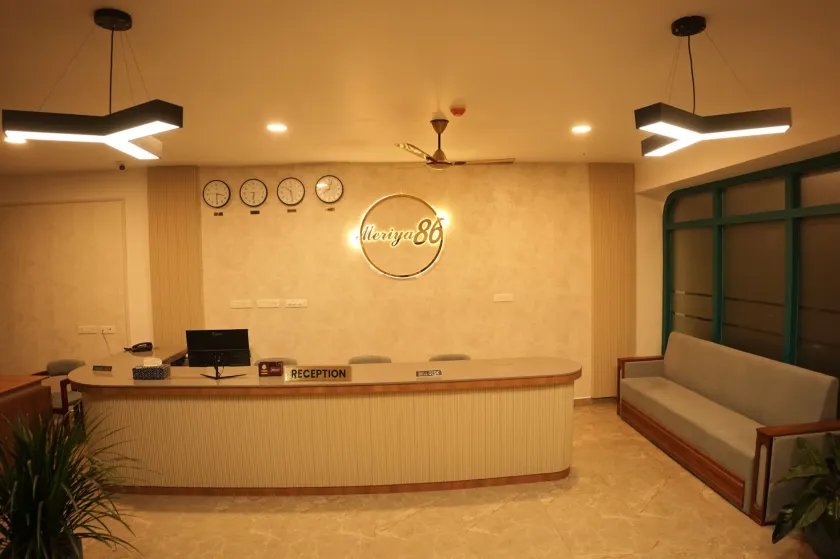 HOTEL MERIYA PALA - Lobby